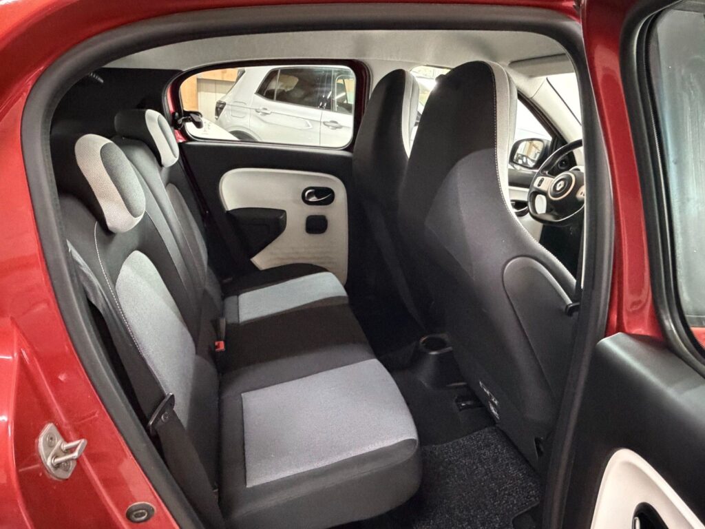 RENAULT Twingo RED Ansicht 11