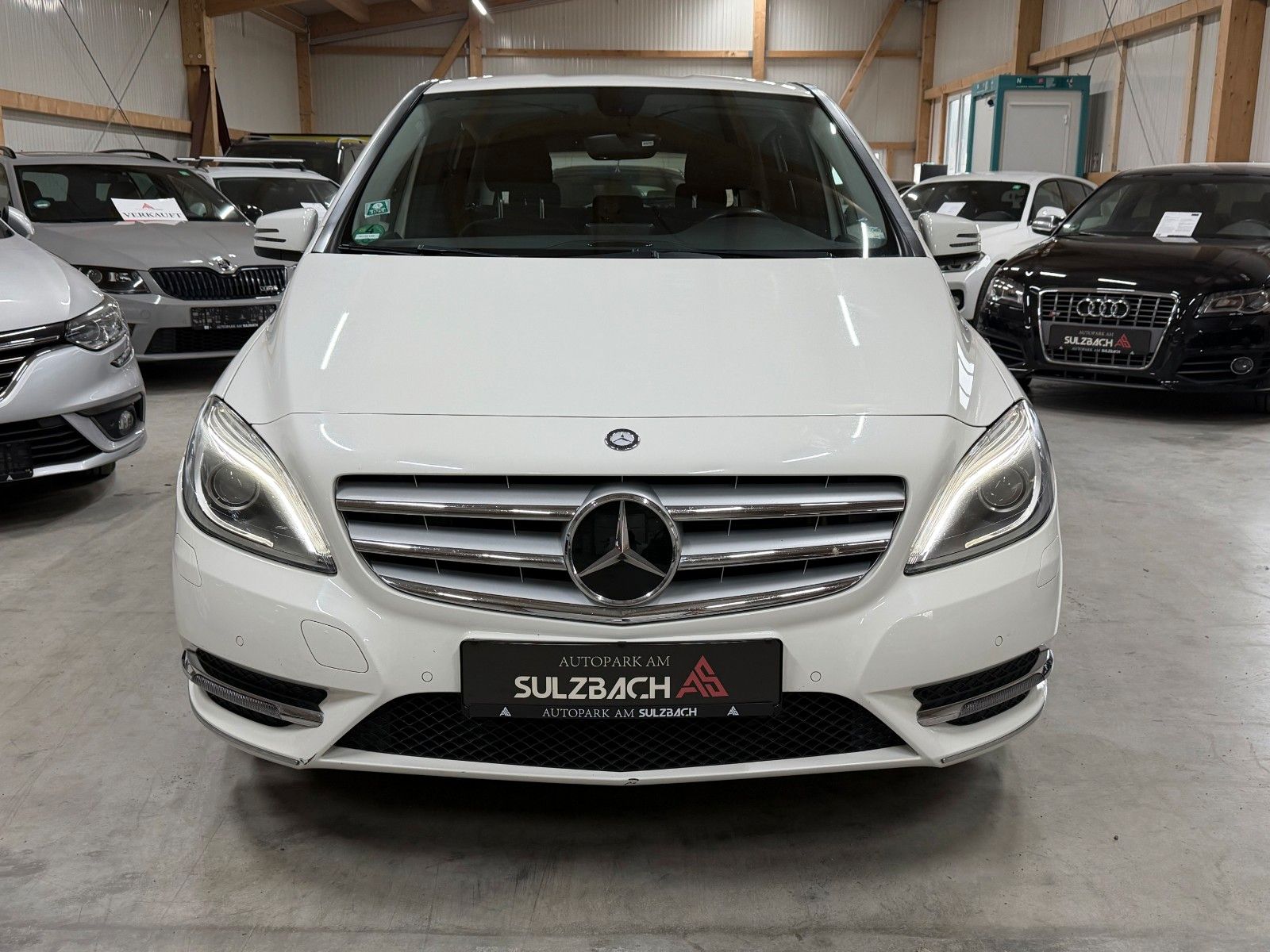 MERCEDES-BENZ B 180 WHITE Ansicht 2