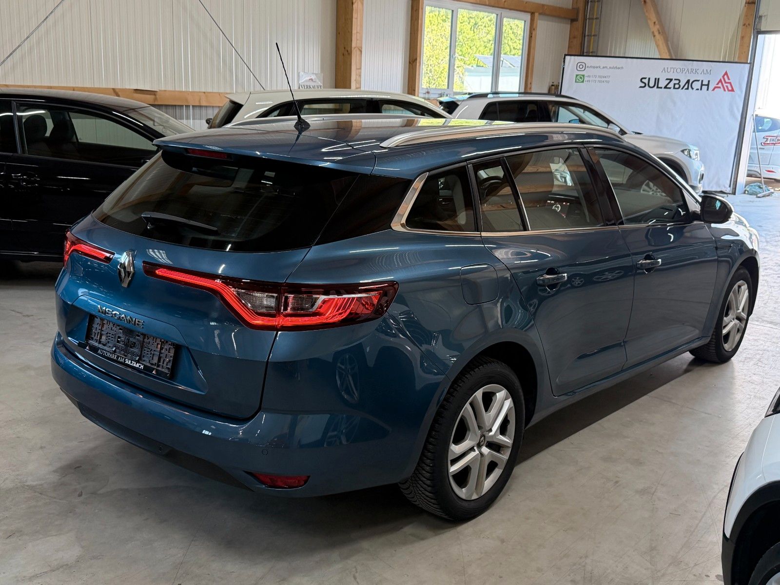 RENAULT Megane BLUE Ansicht 4