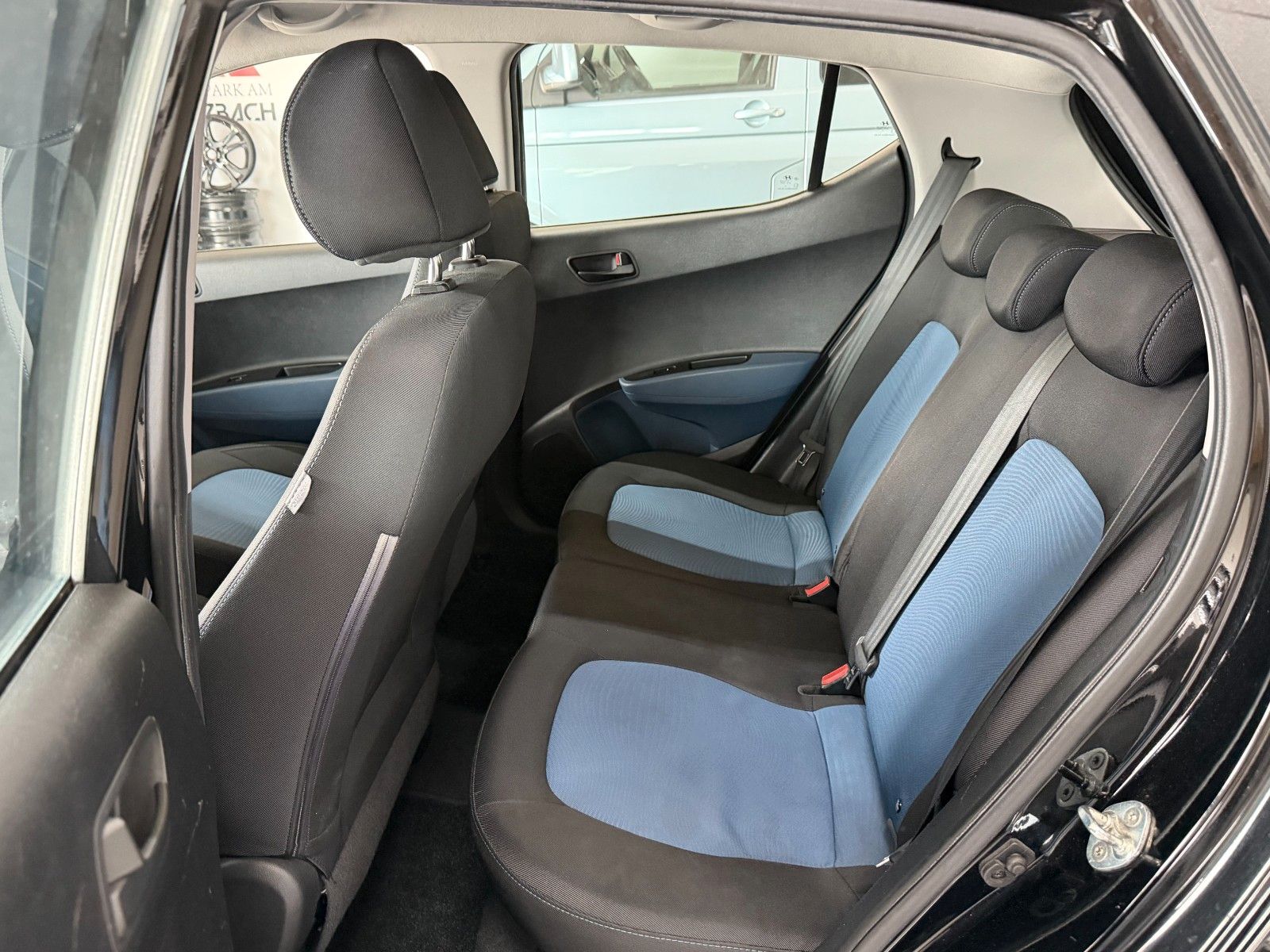 HYUNDAI i10 BLACK Ansicht 9