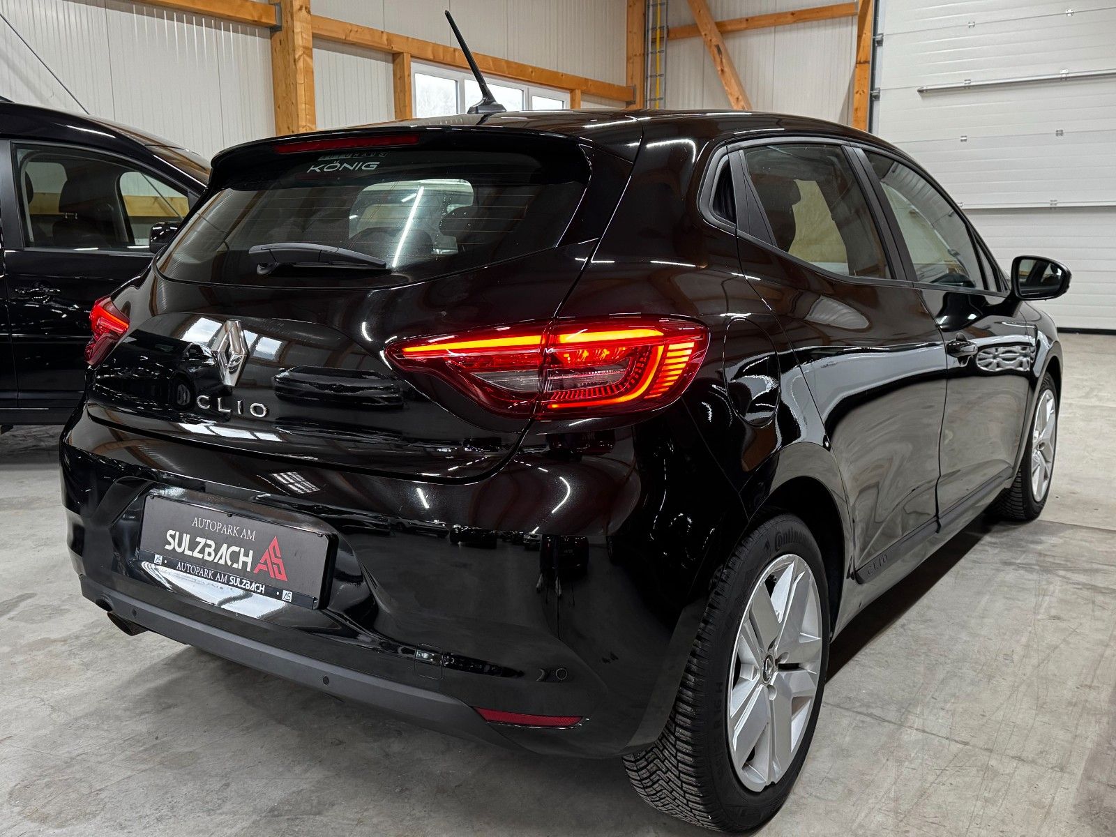 RENAULT Clio BLACK Ansicht 4