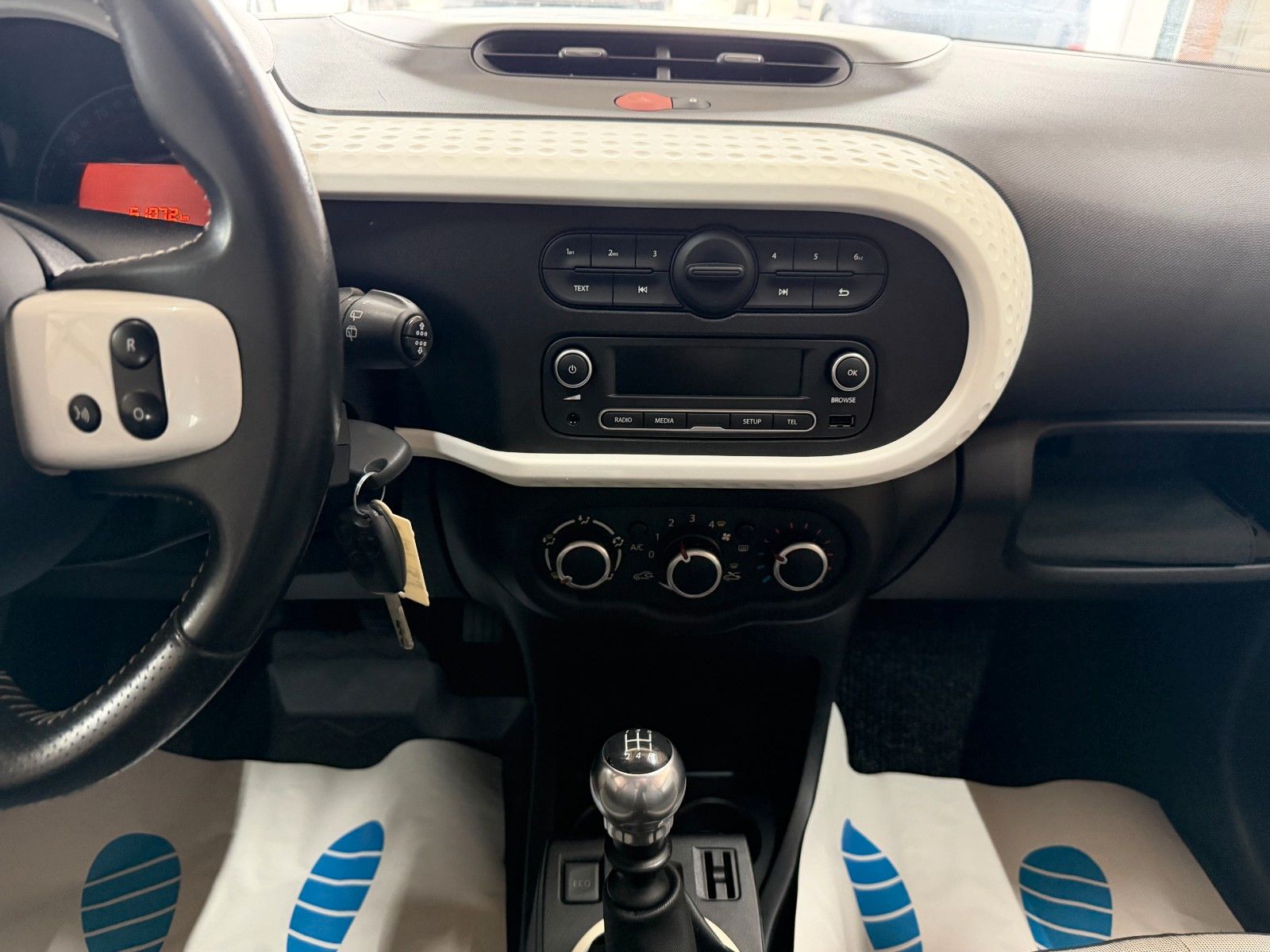 RENAULT Twingo RED Ansicht 15