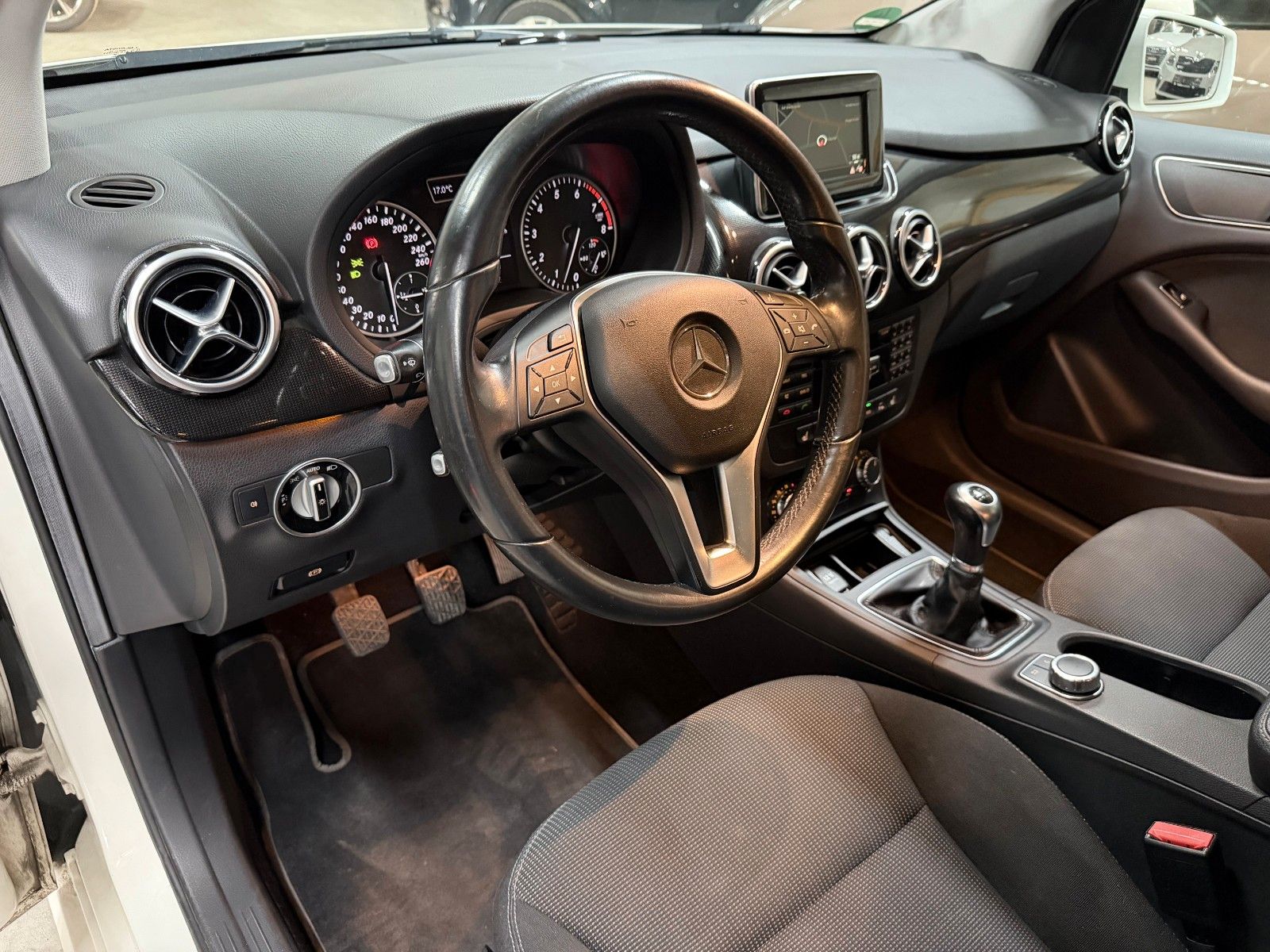MERCEDES-BENZ B 180 WHITE Ansicht 18