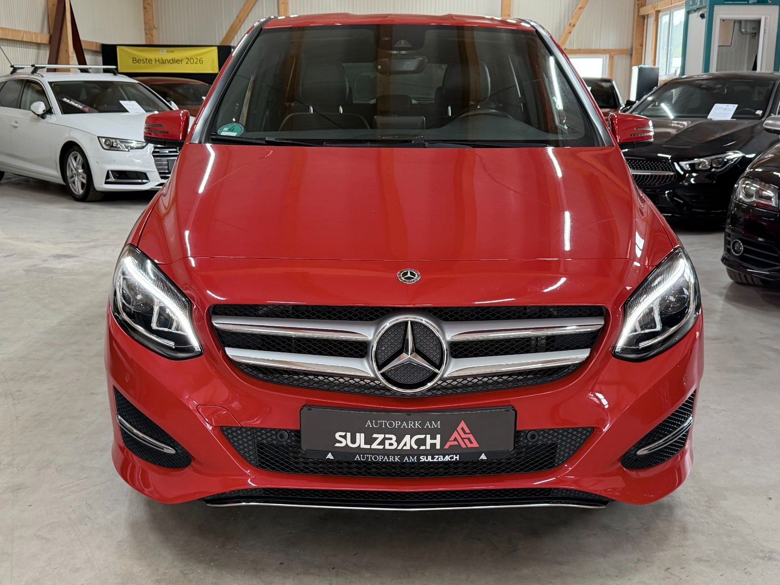 MERCEDES-BENZ B 220 RED Ansicht 2