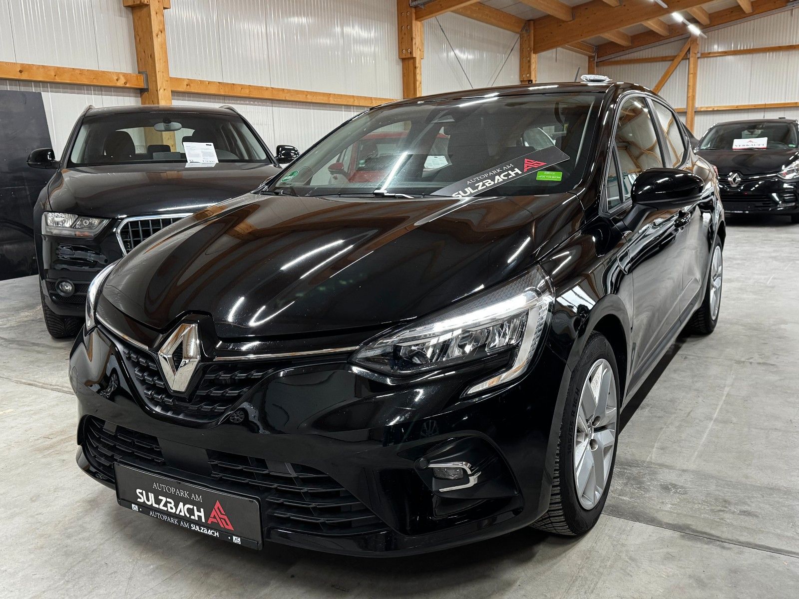 RENAULT Clio BLACK Ansicht 1