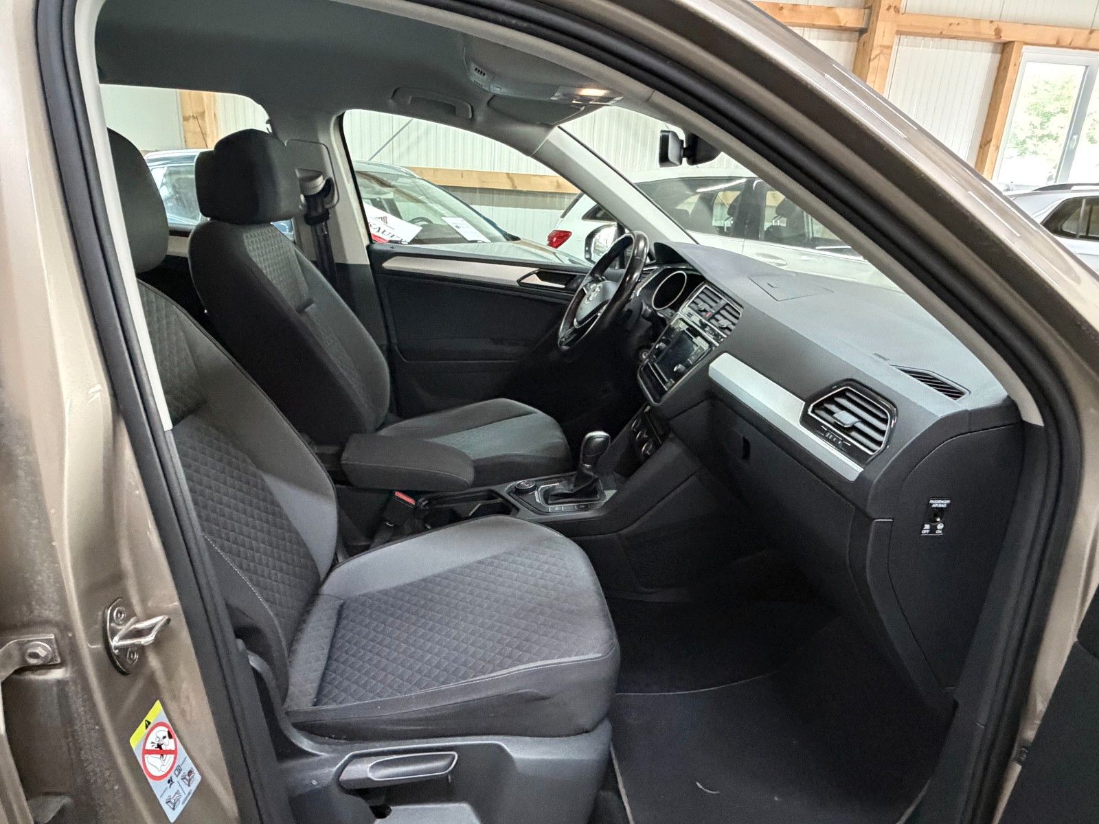 VW Tiguan BEIGE Ansicht 10