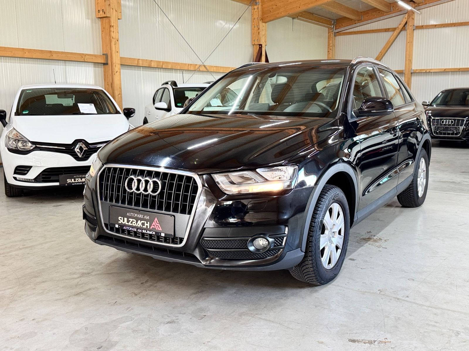 AUDI Q3 BLACK Ansicht 1