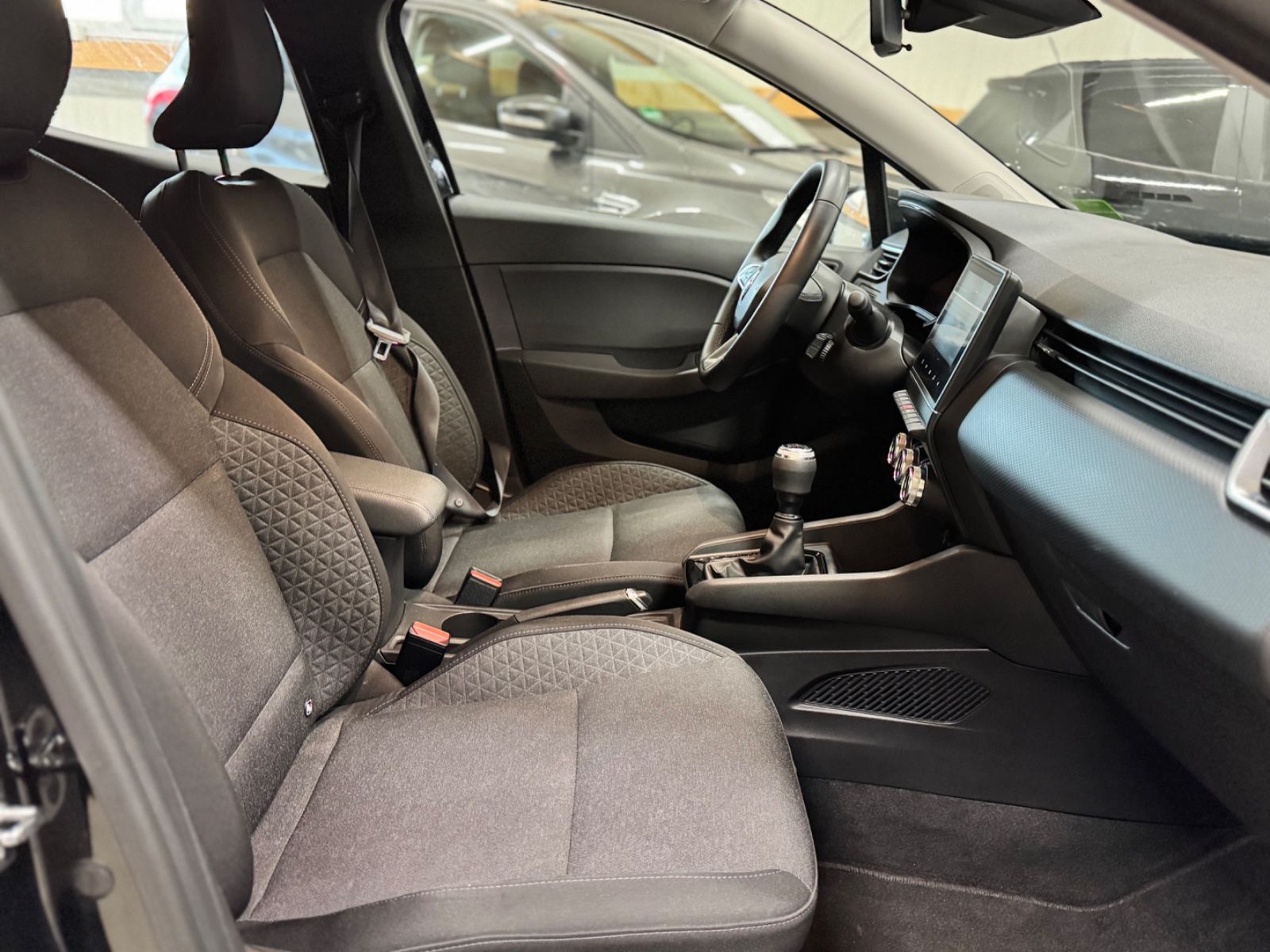 RENAULT Clio BLACK Ansicht 11