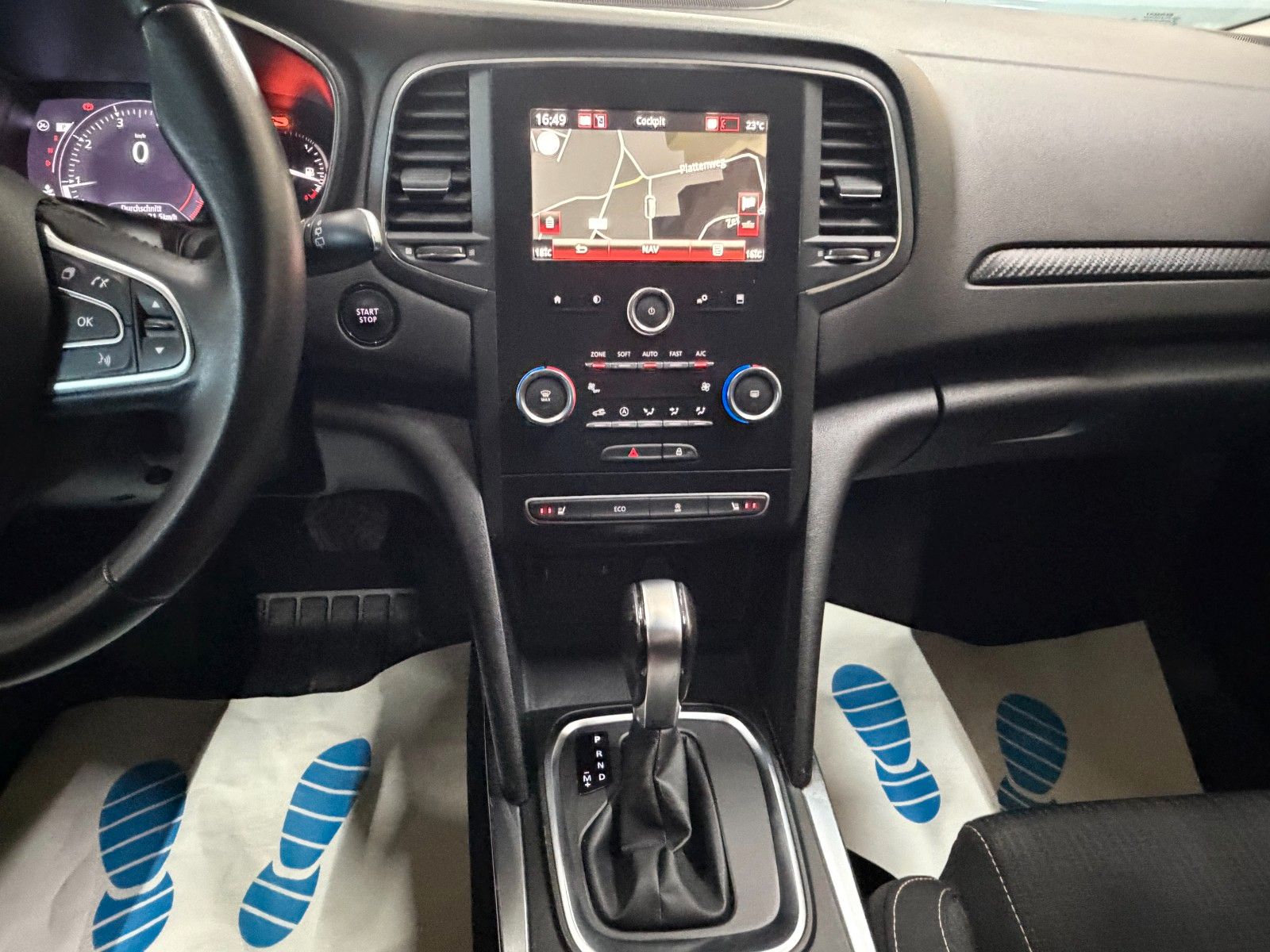 RENAULT Megane BLUE Ansicht 14