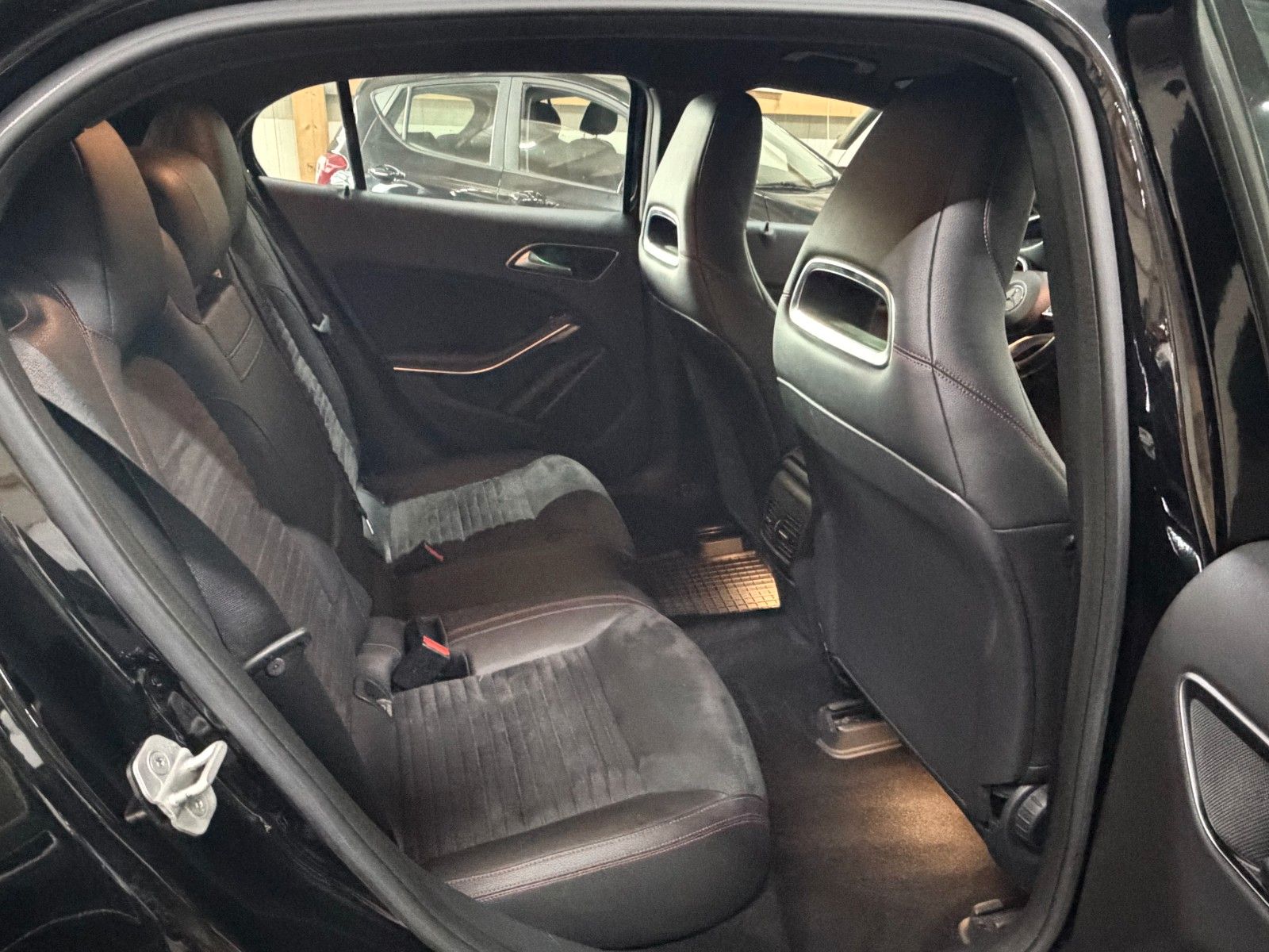 MERCEDES-BENZ GLA 200 BLACK Ansicht 12