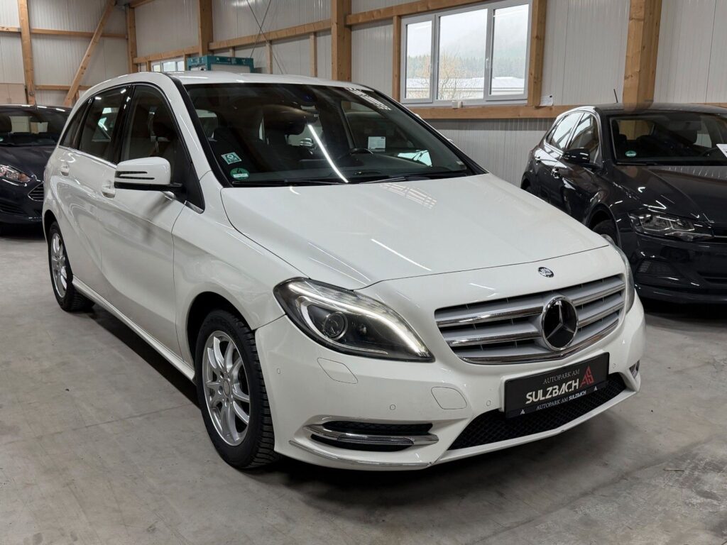 MERCEDES-BENZ B 180 WHITE Ansicht 3