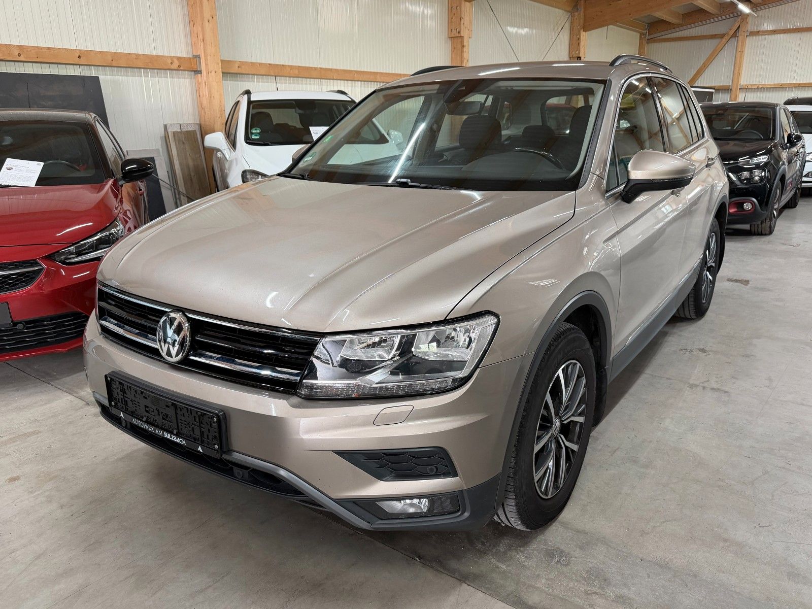 VW Tiguan BEIGE Ansicht 1