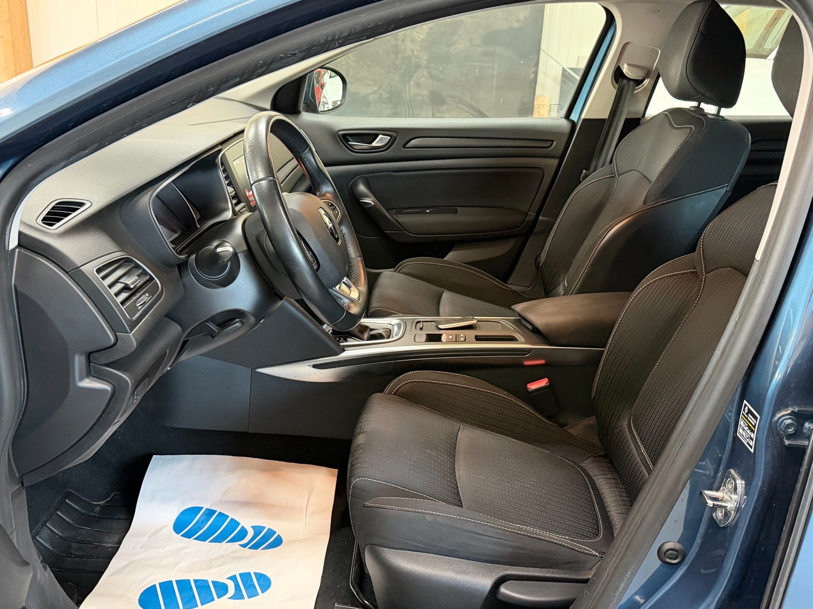 RENAULT Megane BLUE Ansicht 8