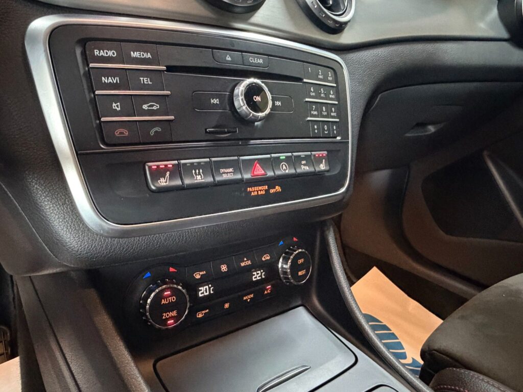MERCEDES-BENZ GLA 200 BLACK Ansicht 16
