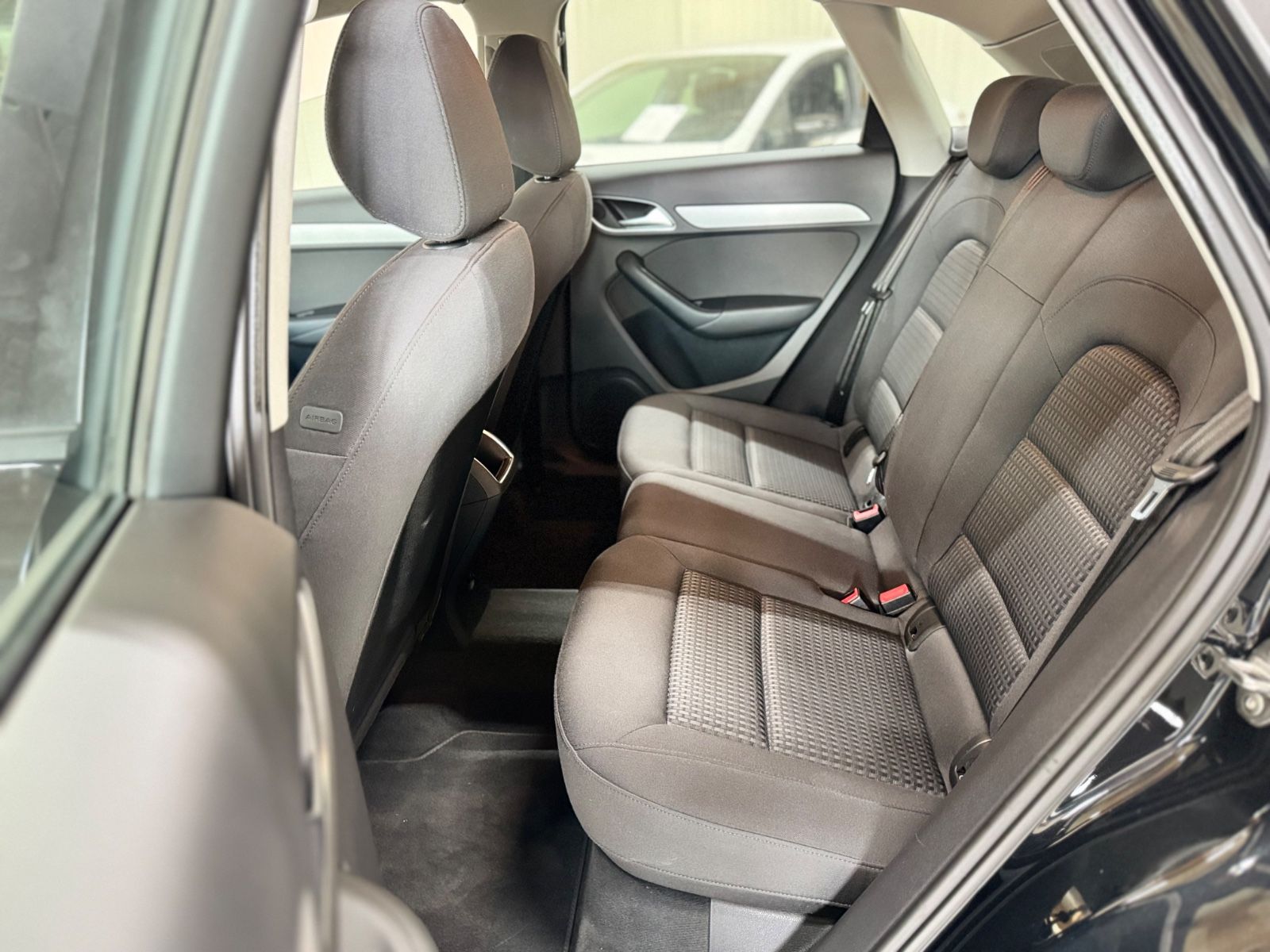 AUDI Q3 BLACK Ansicht 10