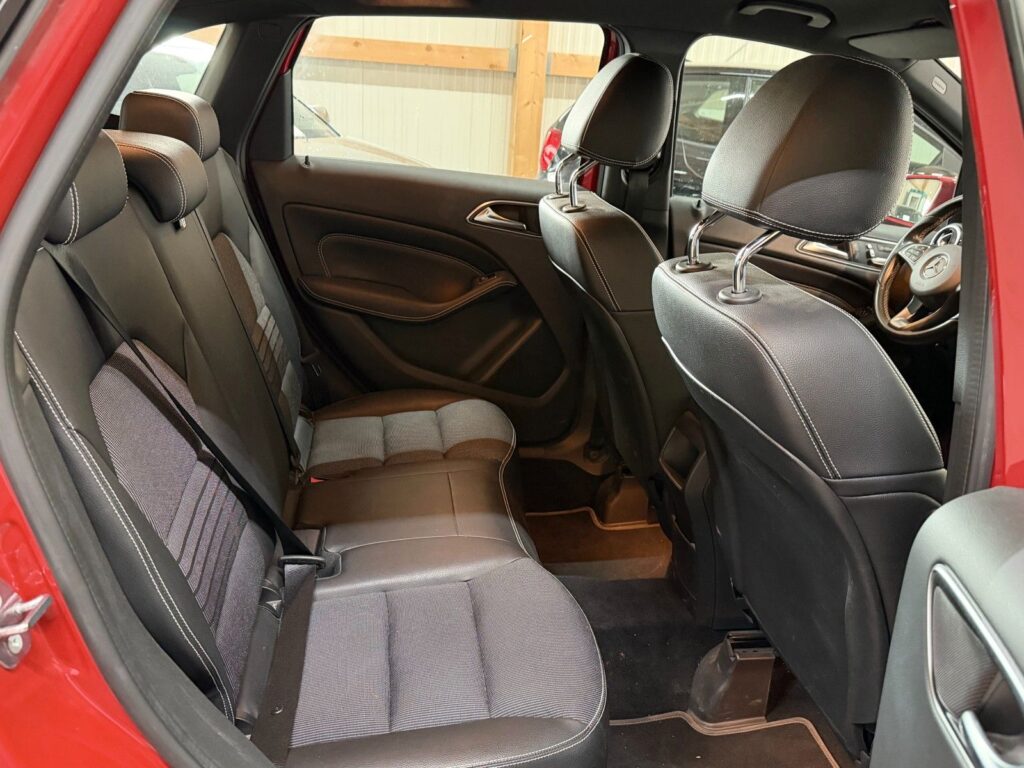 MERCEDES-BENZ B 220 RED Ansicht 11