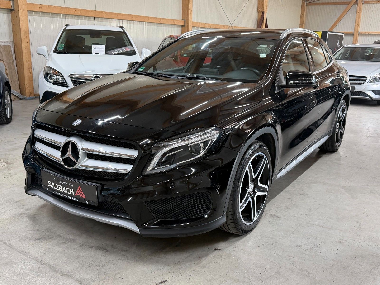 MERCEDES-BENZ GLA 200 BLACK Ansicht 1