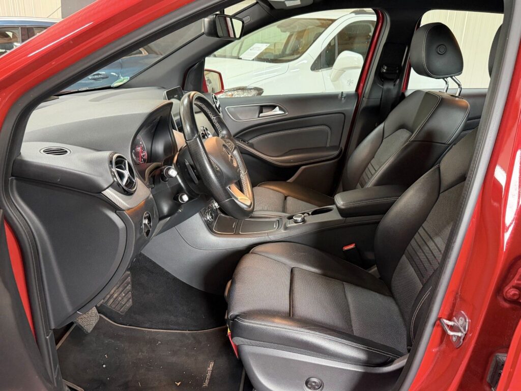 MERCEDES-BENZ B 220 RED Ansicht 9