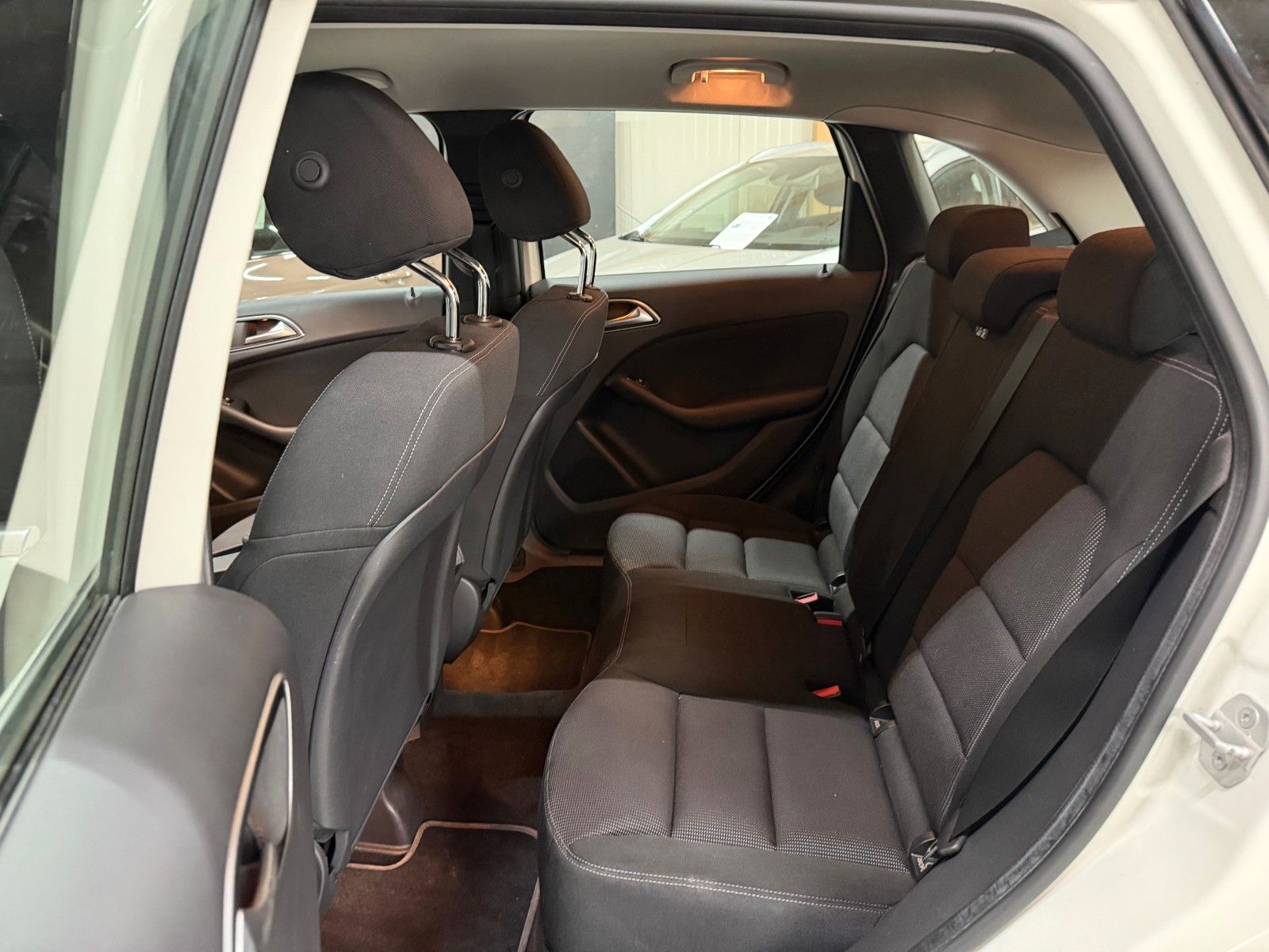 MERCEDES-BENZ B 180 WHITE Ansicht 10