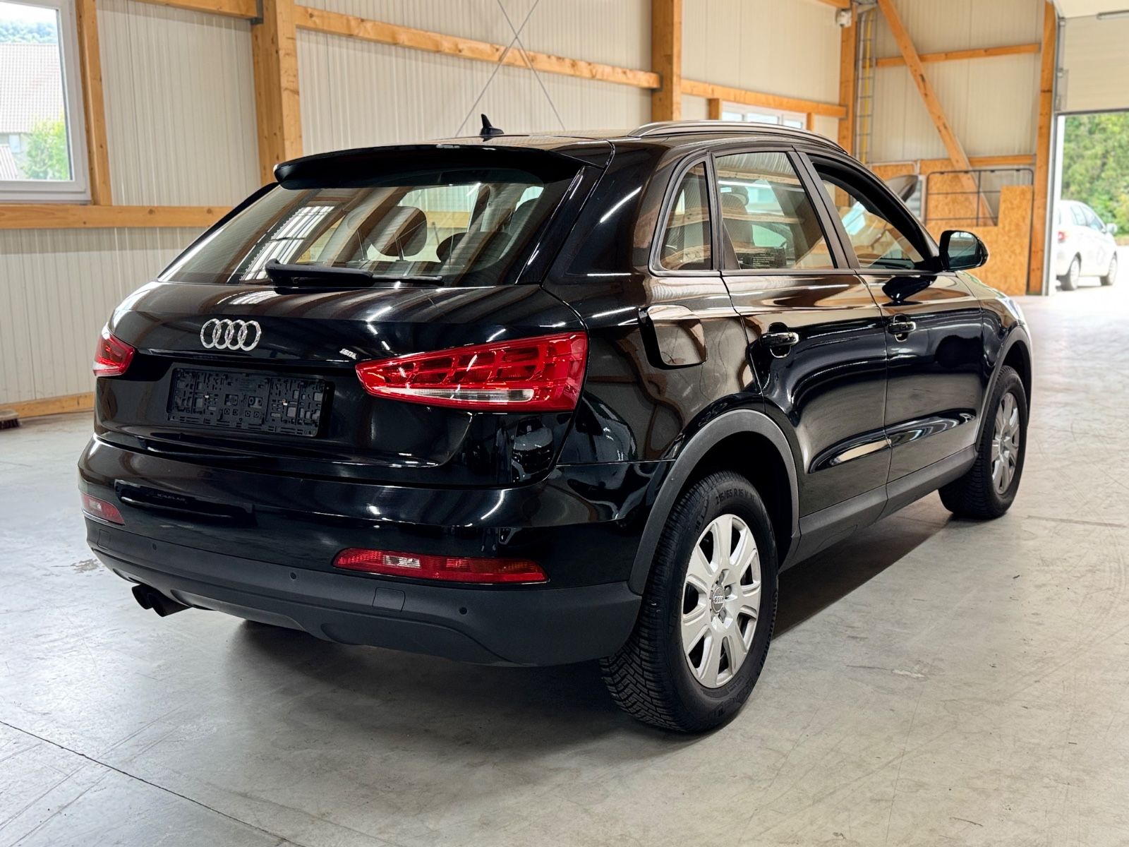AUDI Q3 BLACK Ansicht 4