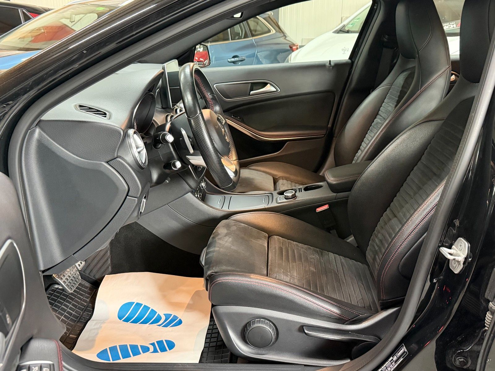 MERCEDES-BENZ GLA 200 BLACK Ansicht 8