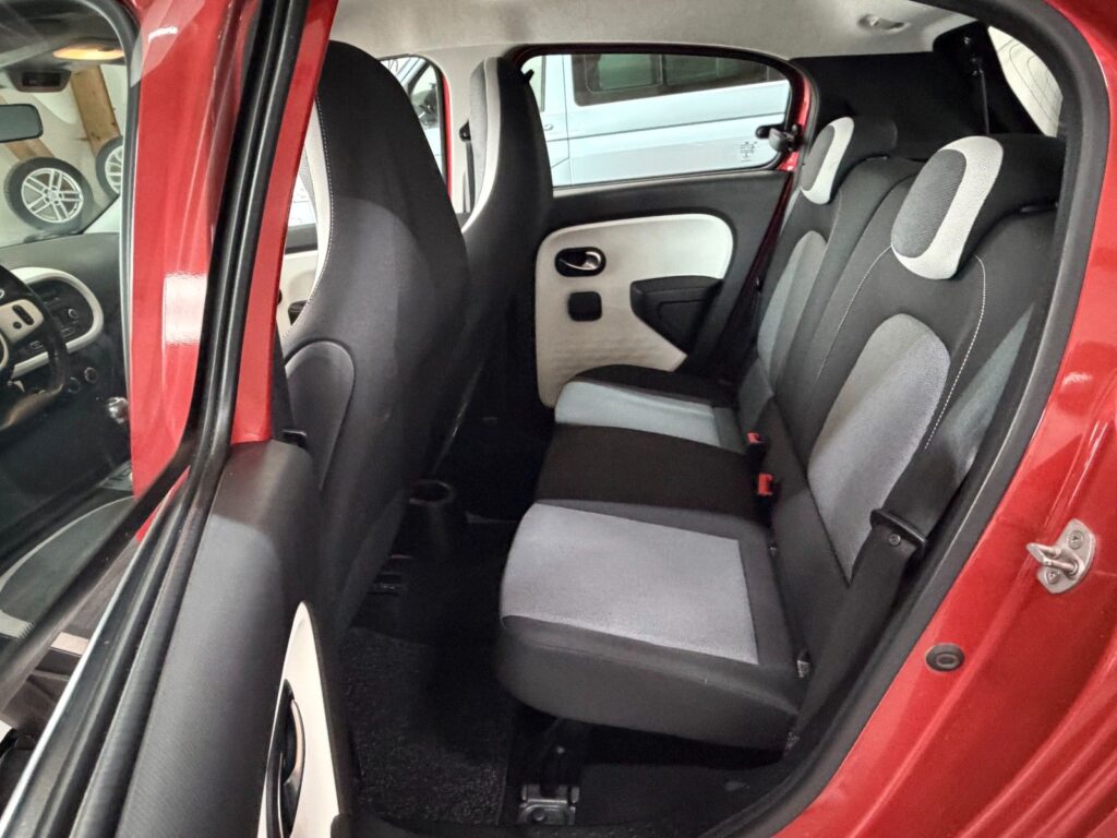 RENAULT Twingo RED Ansicht 10
