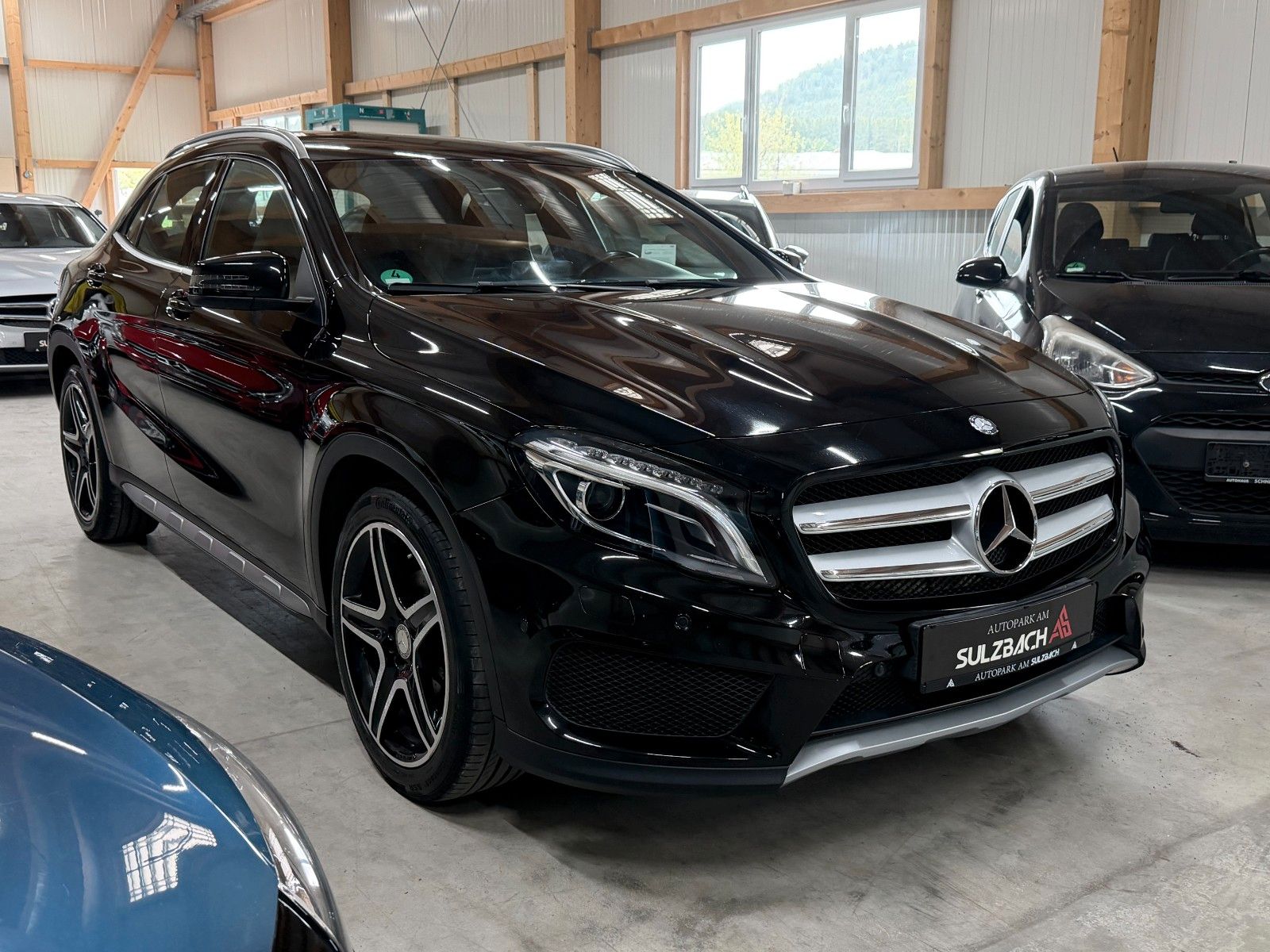 MERCEDES-BENZ GLA 200 BLACK Ansicht 3