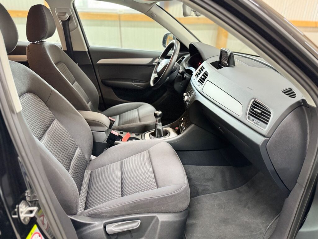 AUDI Q3 BLACK Ansicht 12