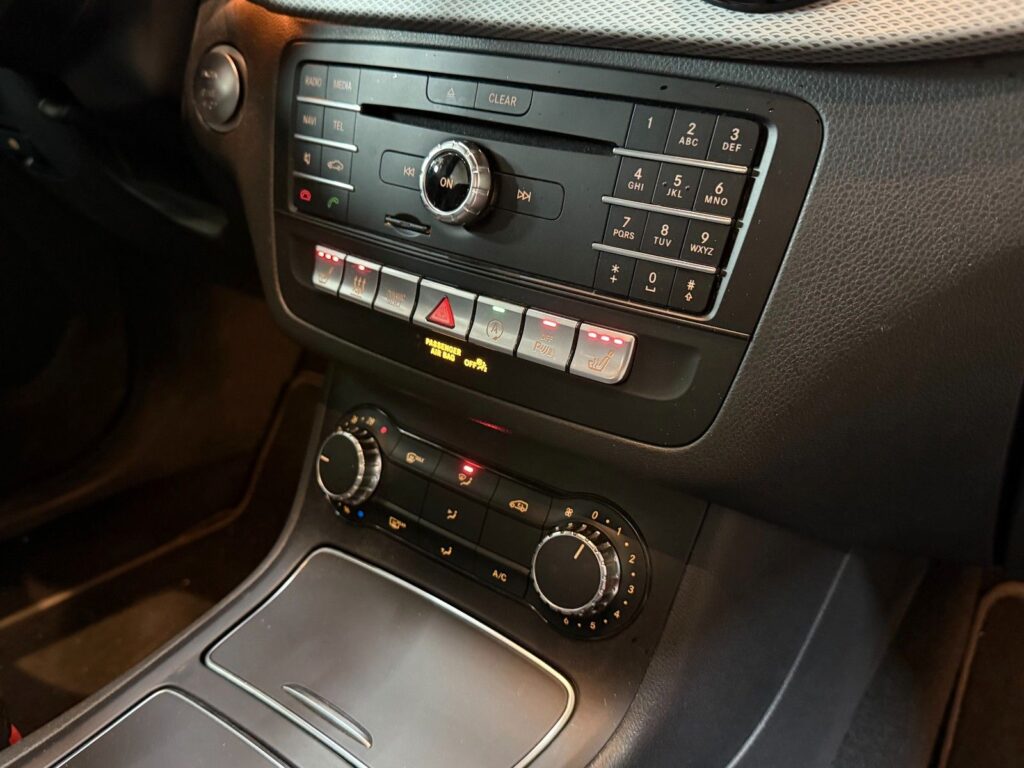 MERCEDES-BENZ B 220 RED Ansicht 13