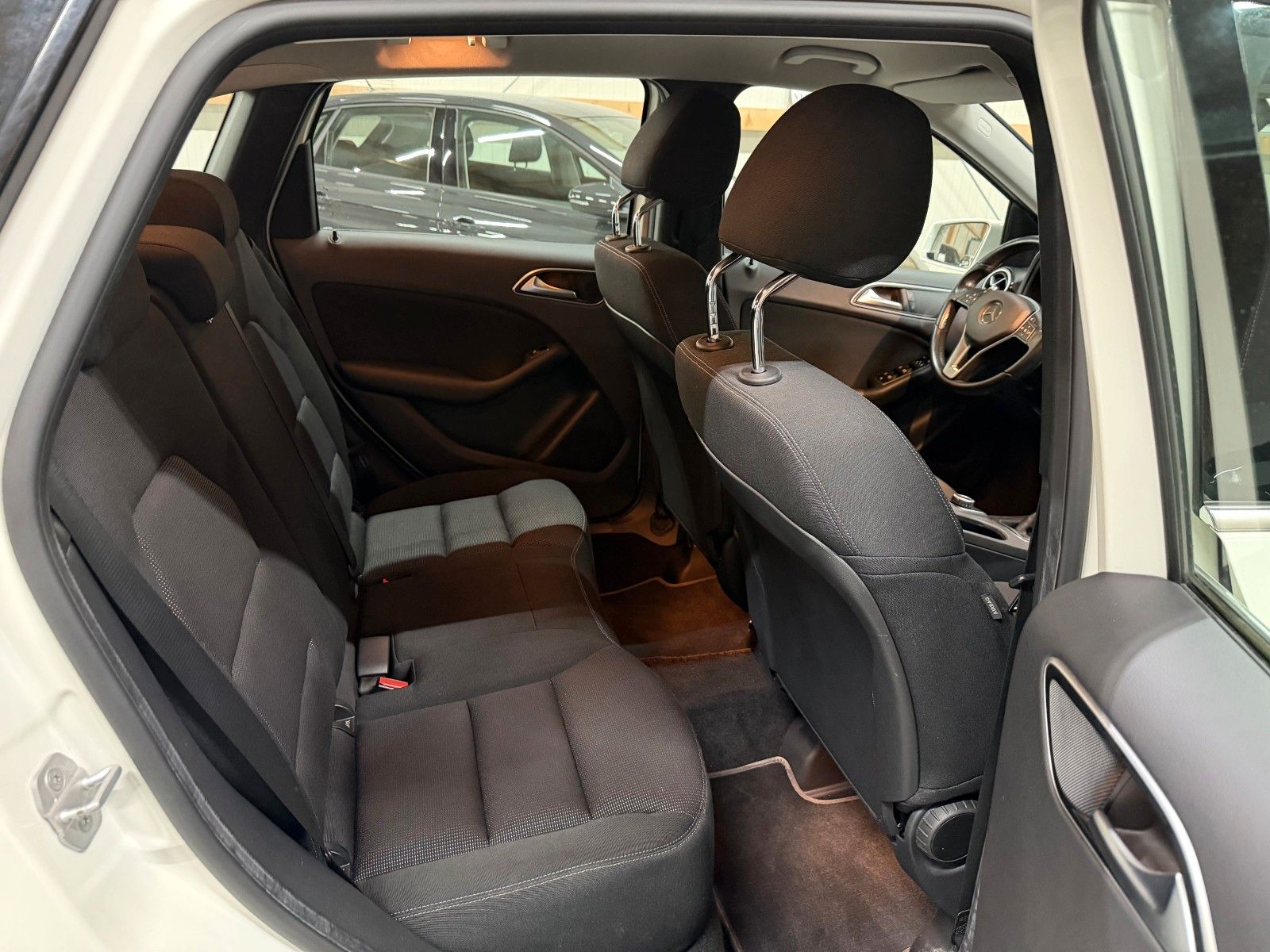 MERCEDES-BENZ B 180 WHITE Ansicht 11