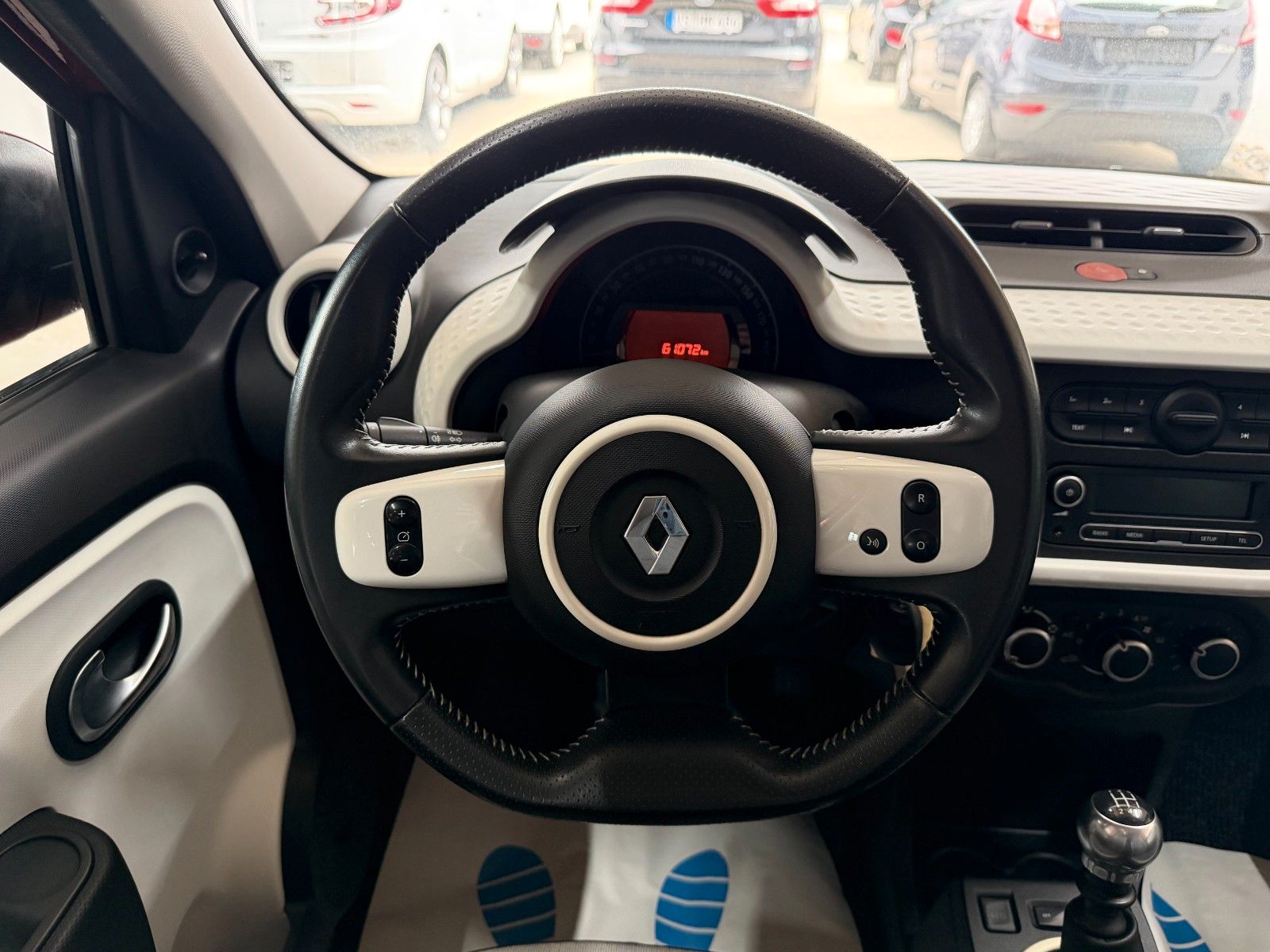 RENAULT Twingo RED Ansicht 14