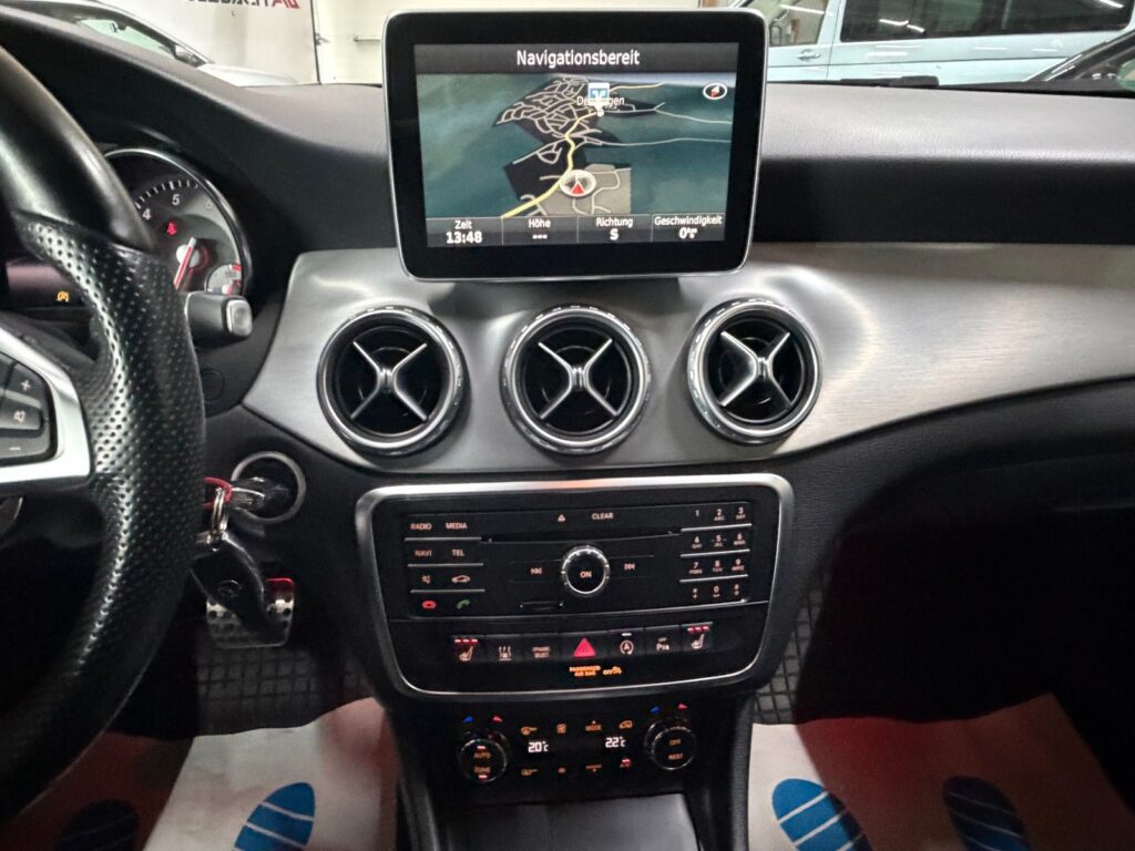 MERCEDES-BENZ GLA 200 BLACK Ansicht 18
