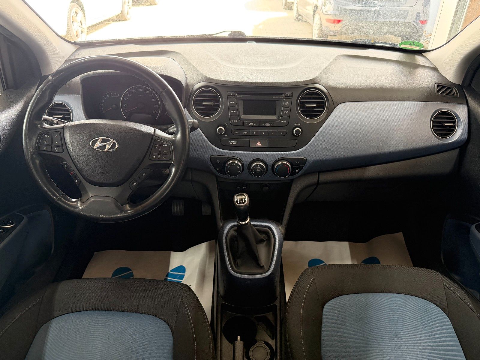 HYUNDAI i10 BLACK Ansicht 13