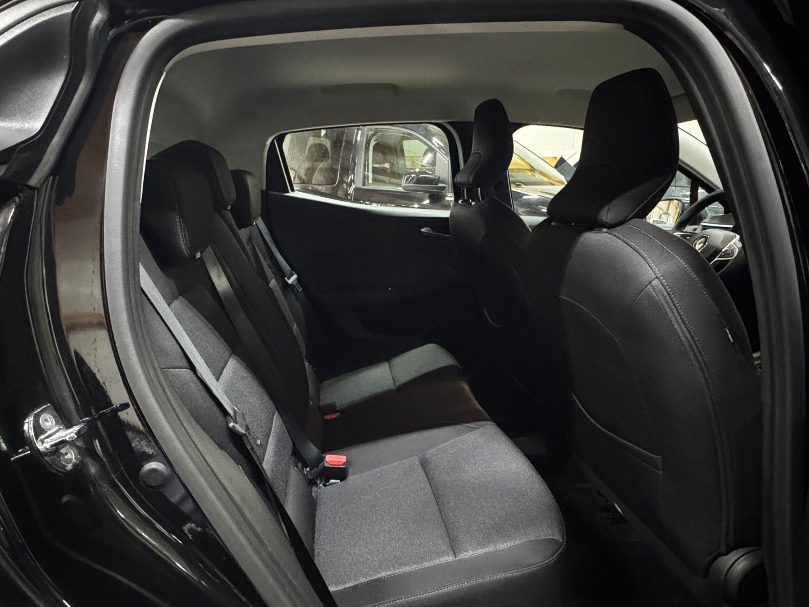 RENAULT Clio BLACK Ansicht 14