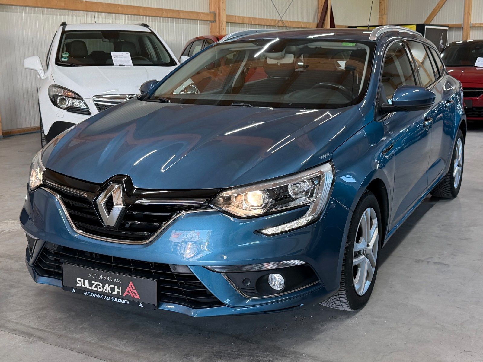 RENAULT Megane BLUE Ansicht 1