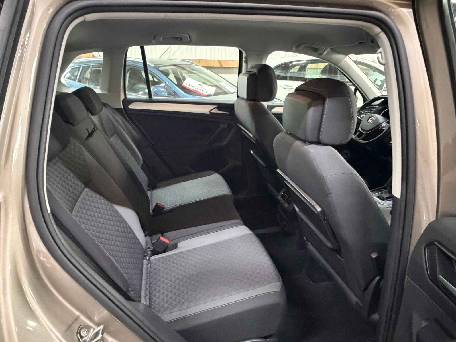 VW Tiguan BEIGE Ansicht 9