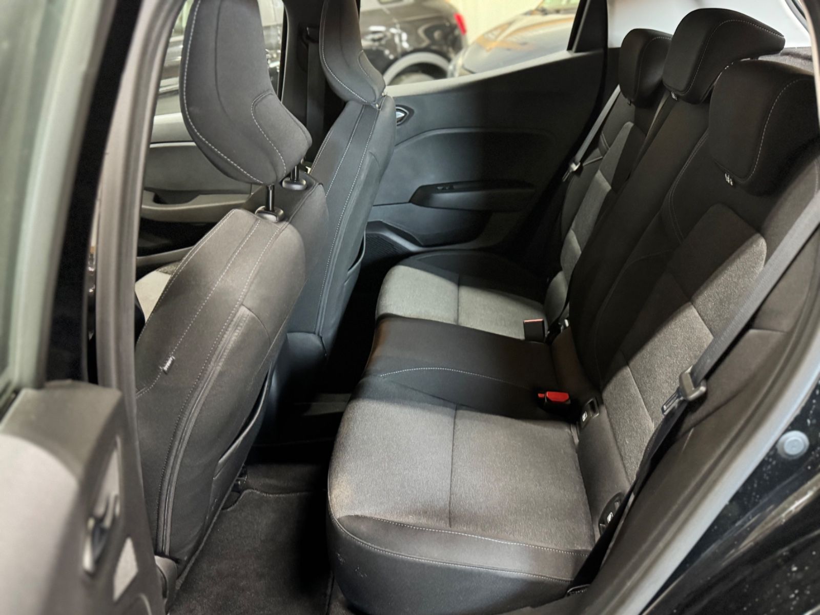 RENAULT Clio BLACK Ansicht 9