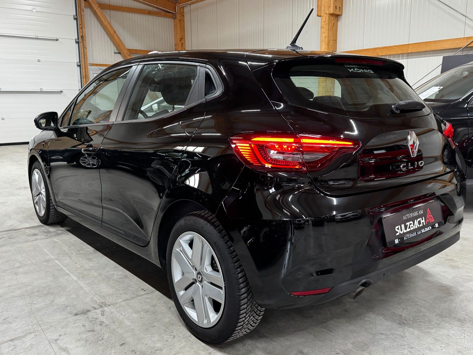 RENAULT Clio BLACK Ansicht 6