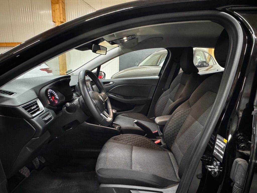 RENAULT Clio BLACK Ansicht 12