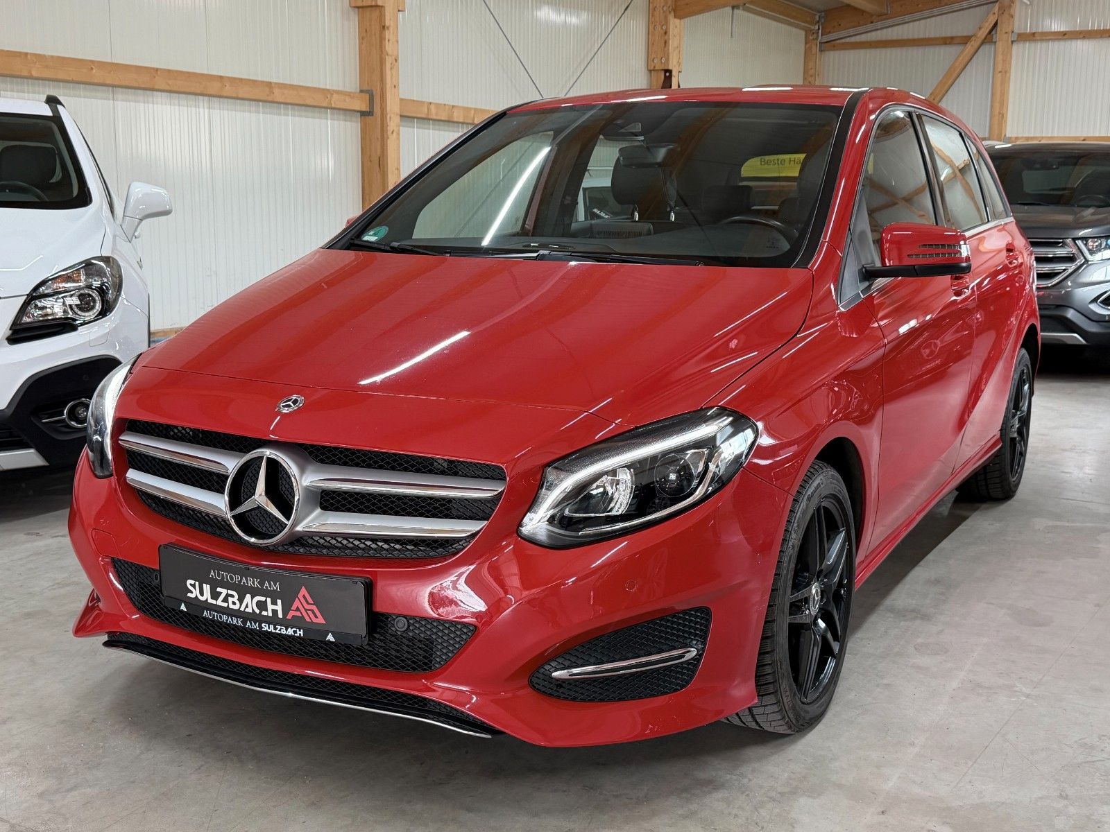 MERCEDES-BENZ B 220 RED Ansicht 1