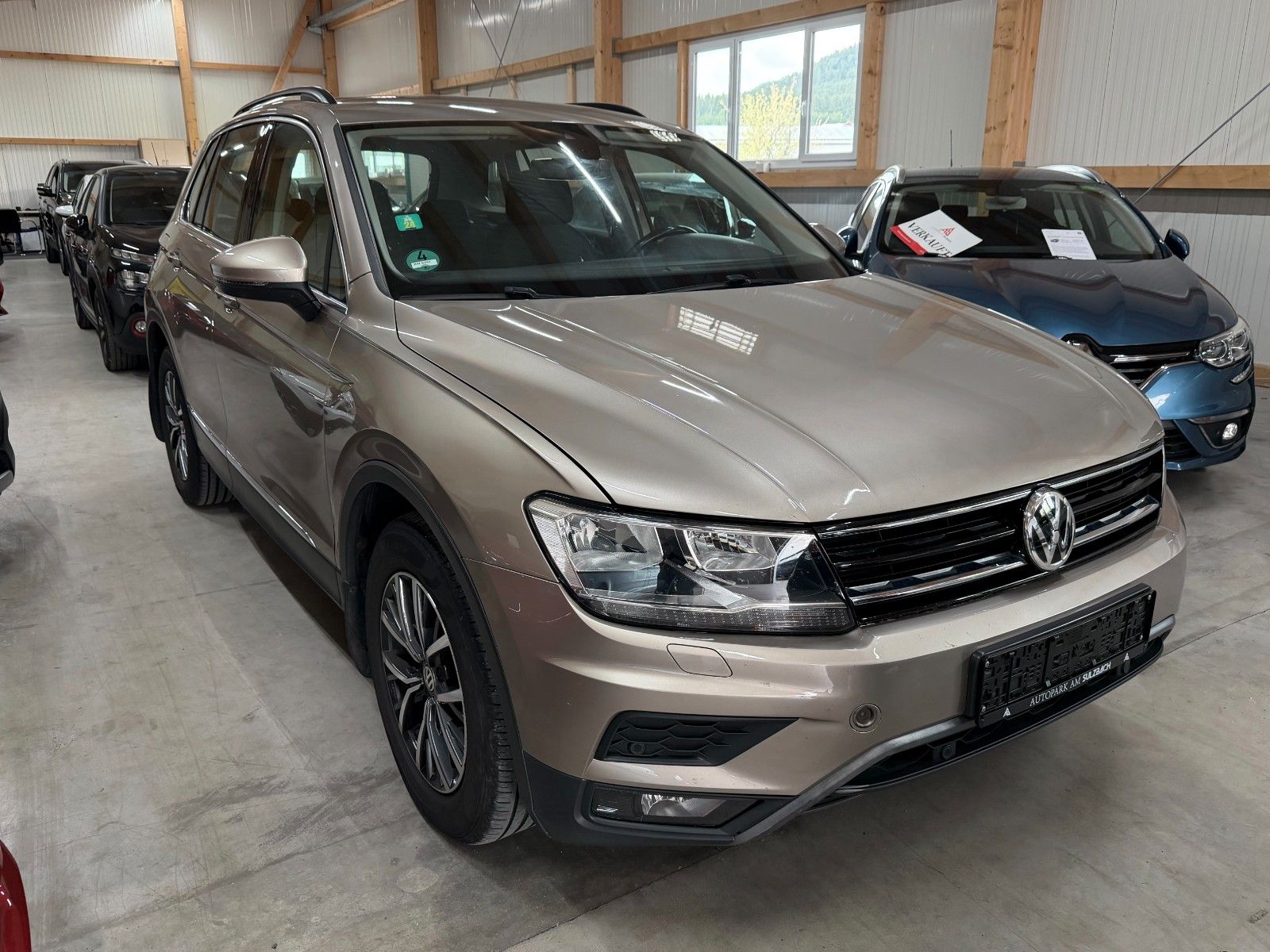 VW Tiguan BEIGE Ansicht 2