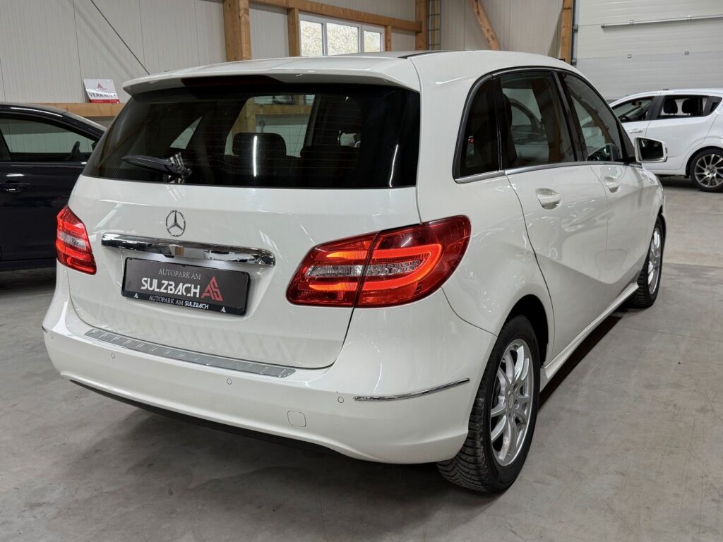 MERCEDES-BENZ B 180 WHITE Ansicht 4