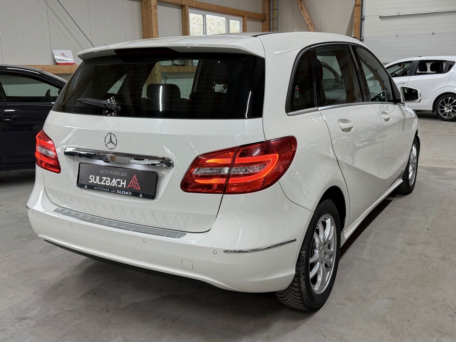 MERCEDES-BENZ B 180 WHITE Ansicht 4