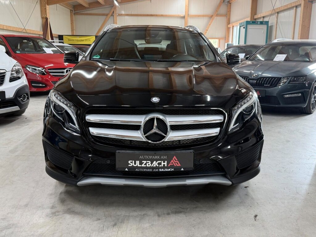 MERCEDES-BENZ GLA 200 BLACK Ansicht 2