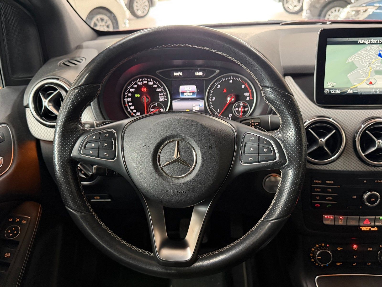 MERCEDES-BENZ B 220 RED Ansicht 15
