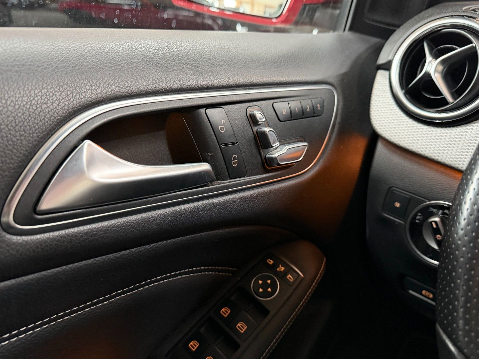 MERCEDES-BENZ B 220 RED Ansicht 17