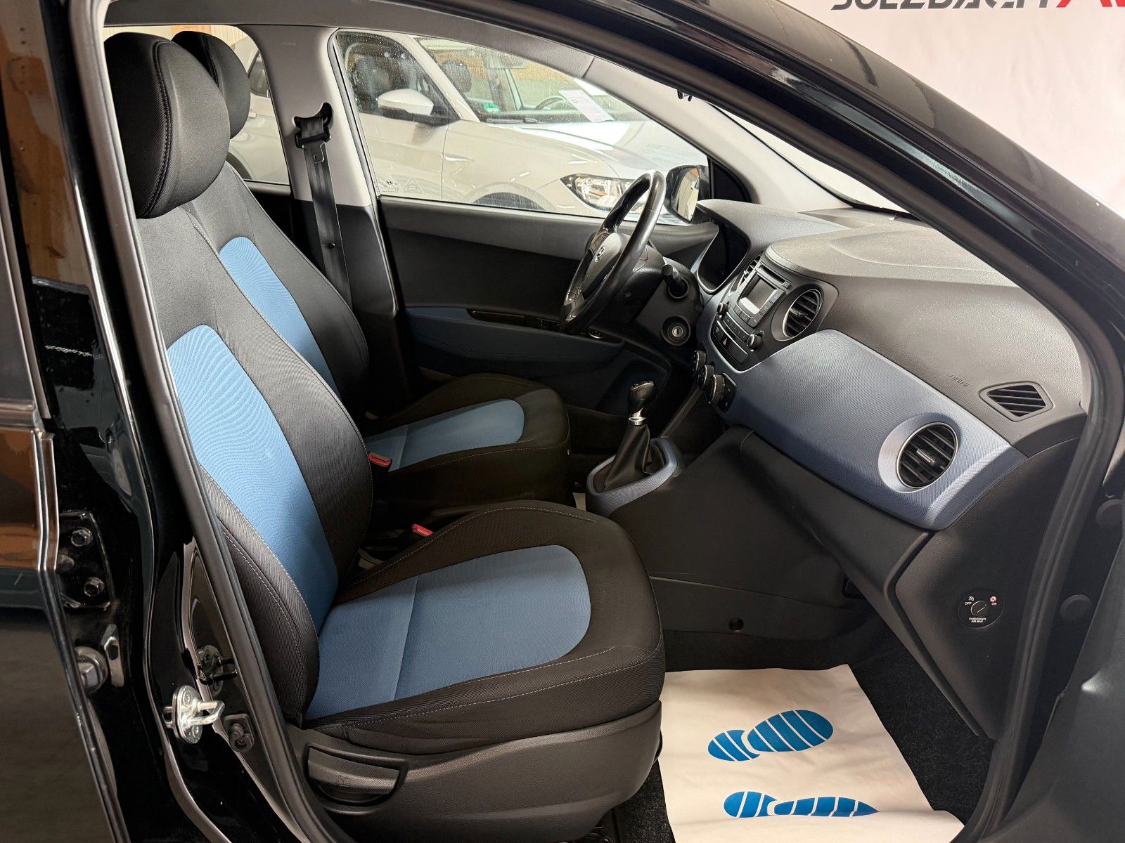 HYUNDAI i10 BLACK Ansicht 12