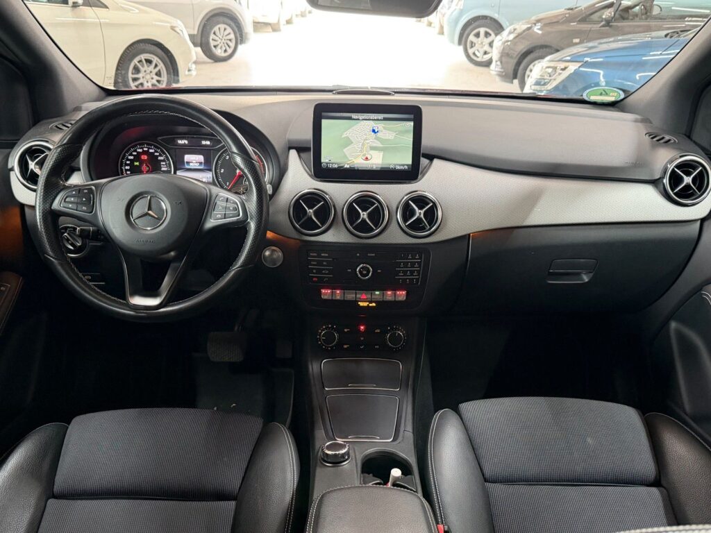 MERCEDES-BENZ B 220 RED Ansicht 14