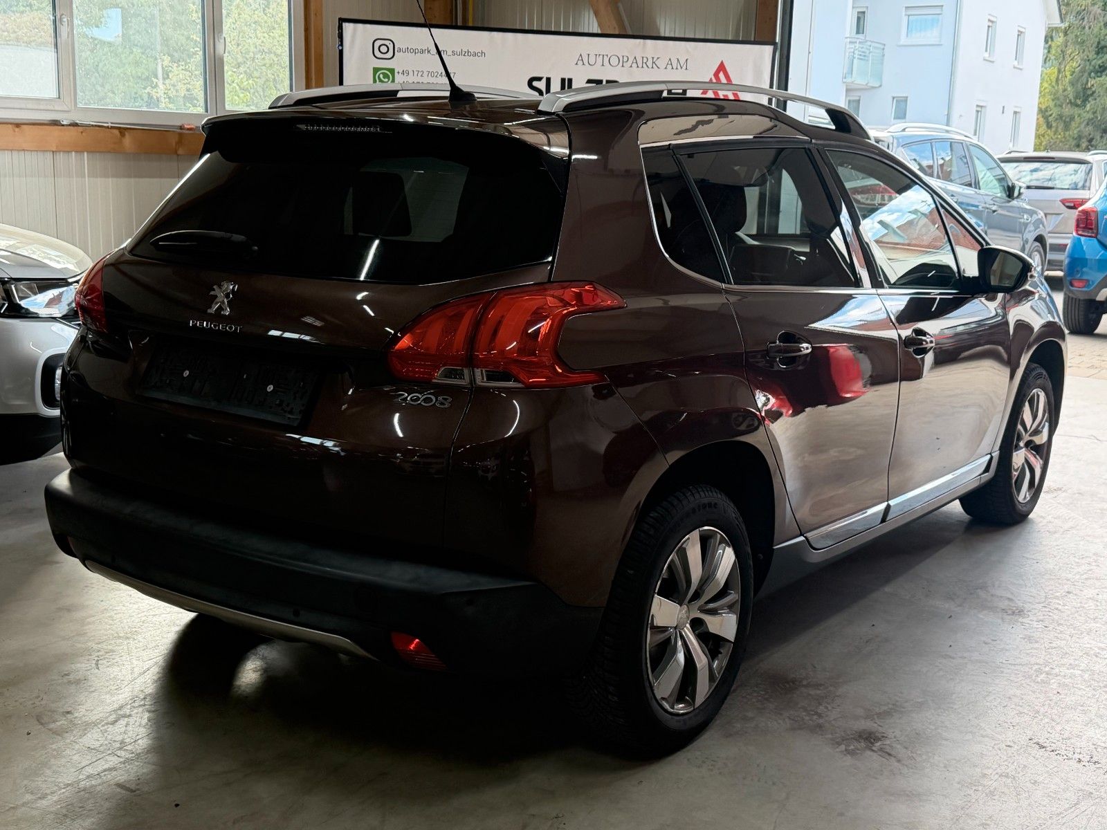 Peugeot 2008 BROWN Ansicht 4