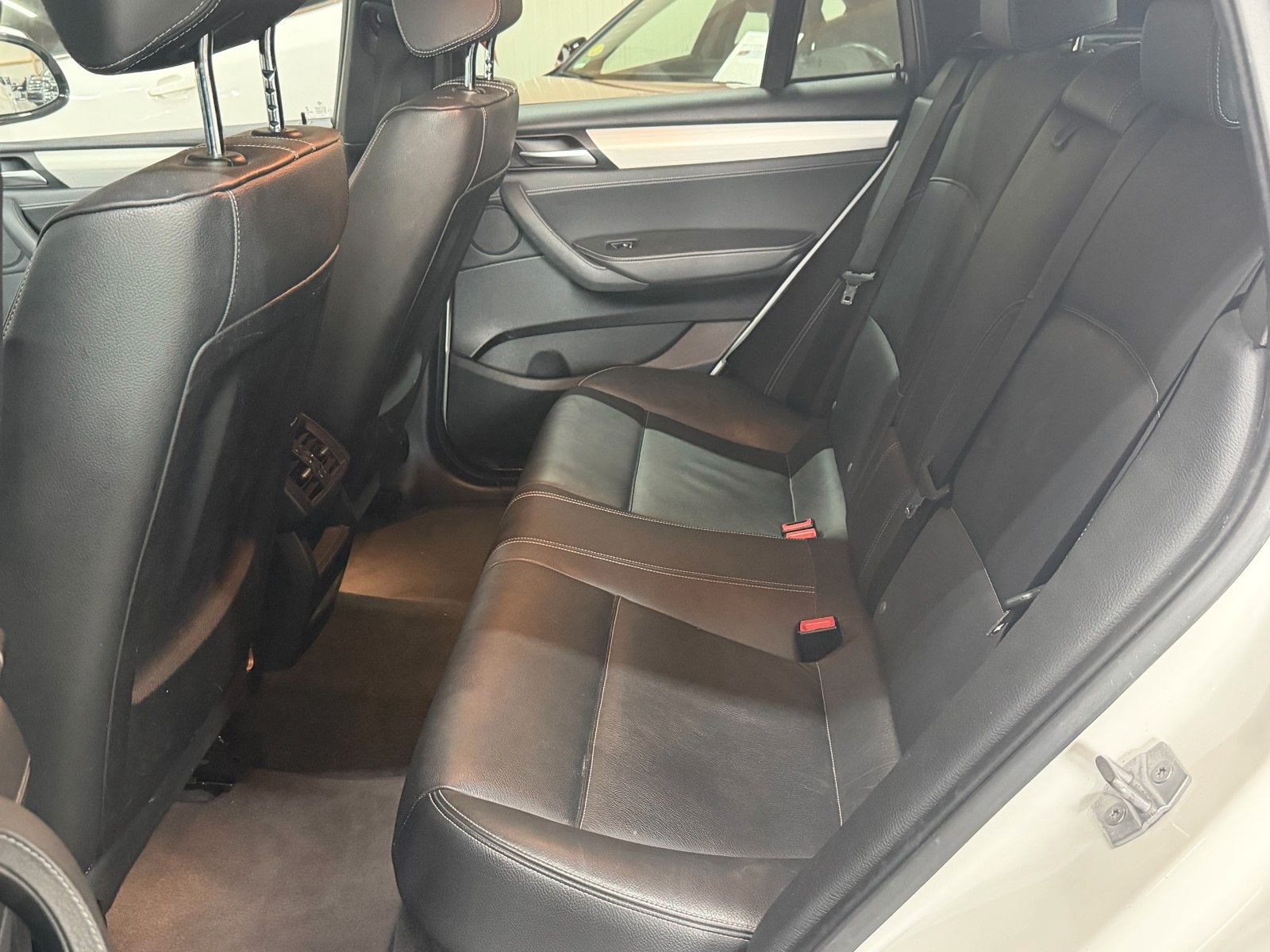 BMW X4 WHITE Ansicht 11